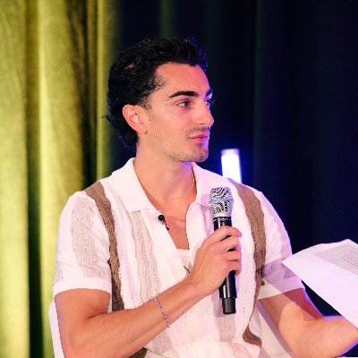 Tweeting about all things in the B2B Creator Economy. Former Sales guy. Aspiring chef. OK runner. Building @creatorbuzz_