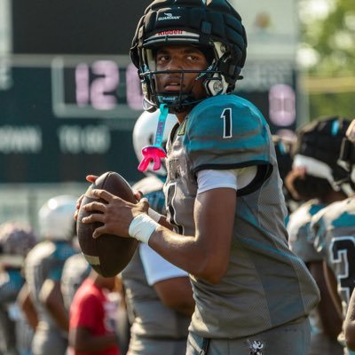 Akron Early College | Buchtel CLC | Sniper (QB) 🏈C/O 28 | 6’3 175lbs | arthur1004thomas09@gmail.com Head Coach @CoacH_BWILLL