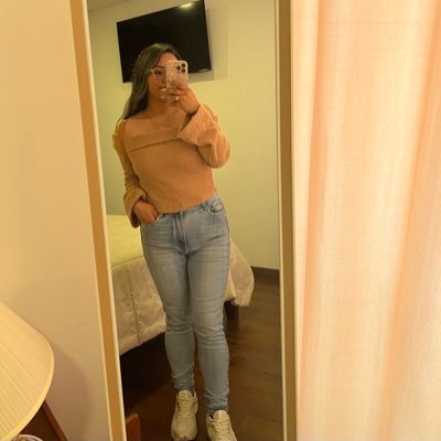 dime_whit's profile picture. Ella era como, como una puesta de sol ¿sabes? Como ver el mar después de mucho tiempo… Mi hogar ❤️‍🩹✨