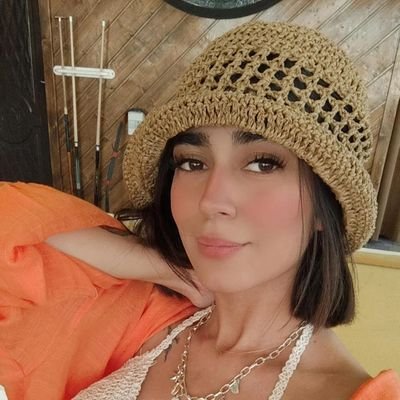 🤍🦌
( به کردار و پندار نیکو منم، شاه ایران،دختر کوروش منم)
