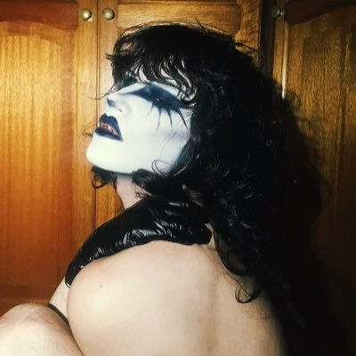 • Body Piercer • Rubberist • Medfet Dom • I’m that goth with the pierced cock, dare to see? 🔗⬇️ @zer02_maestro BU acc