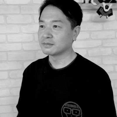 ピアノ、ギター、ベースを弾き歌を歌い作詞作曲してます。ライブしてます。1stアルバム録音完了、近日発売予定!10ccやSqueezeやJet(UK)やDickiesやLeft Bankeやプログレが好き。落語、昔の日本映画、レビューの鑑賞が好き。