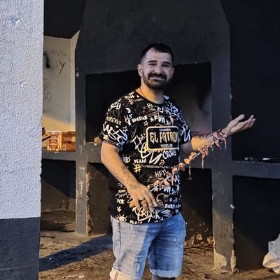 _voiteer's profile picture. 28 yr 🚍