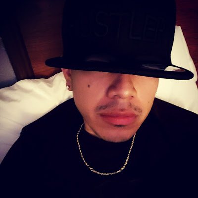 just trying to live the single life...always down for fun I'm vers oral top 7uncut love kissing bb sucking getting sucked fucking and getting fucked.