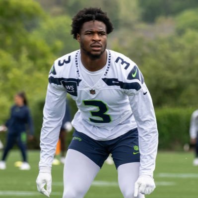 EmanN3xt's profile picture. EMAN NEXT UP 💚💙 Fuck the 49ers