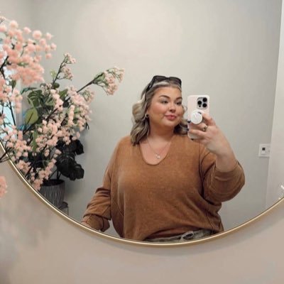 Jet-setter, fine dining enthusiast, and lover of the finer things in life. I’m here to share my world with someone who knows how to make every moment count🥰🤑