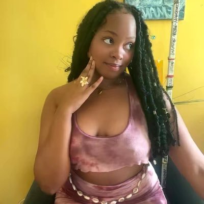 🌻 🦋 God’s child first but I got a spirit team that love me too,loves music , light worker,tarot ,creative JUNE CANCER ♋️⚖️ 🐬 chef 👩🏽🍳 . spiritual teacher