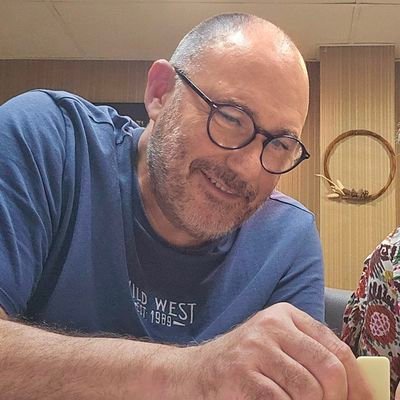 Devot del pa amb tomàquet, els caragols, els calçots i el vi de l'Empordà, Girona i la Costa Brava, un bon cava, els castells i la ratafia.