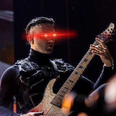 Guitar/vocals for Falling In Reverse. MUFC. Pro-individualist/anti-collectivist.