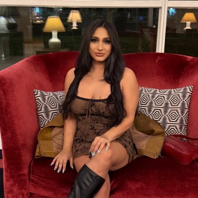 Reply girl. #TitanUp ⚔️ 🩵 I like to make sex jokes and say weird things. formerly pouty panda