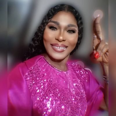 ●Mama ●Entrepreneur ●Arsenal
●Chartered HR & Business Manager ●Progressive ● Buharist ●Batist ●Politics_Local & International
●#OneWomanBattalion 👊
