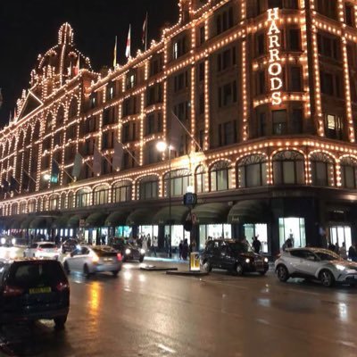 lloll_555's profile picture. 