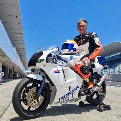 RC高雄19(90'CBR250RR/MC22)
90'NSR250R(MC21)HRC直キャブ仕様
94'RVF400(NC35)HRCラムボックス仕様
TW125(エンジン230ccフロント3XVリヤMC31)FCR33✕K&N仕様
サーフィン時々バイクな感じですがコチラはバイク専用アカウントです(^^)