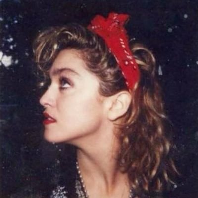 Moonwalker and glam metal enthusiast. Full time 80s obsessed fangirl. Wannabe video vixen. š¤