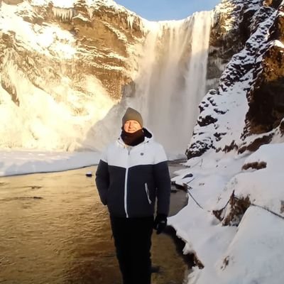 AndyGill4231's profile picture. Blessed are the curious for they should have adventures.
Keen traveller and photographer when time allows.