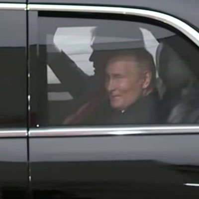 Je like et RT. Par fois je répond à des cons@BRAVO À BAYROU QUI A DIT LES TERMES SUR TF1 SUR LES BOOMERS.