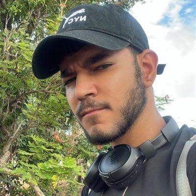 Nerd autista com hiperfoco em Pokémon e psicologia.👾 (o gostoso na capa é meu homem)