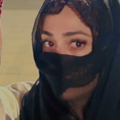 أنا لست أفضل من غيري، ولكنني أمتلك قناعة قوية تجعلني أرفض مقارنة نفسي بأحد . 🇮🇶 ❤️