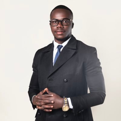 diplomé en master en droit public interne à l’université libre de Kinshasa et analyste politique 🇨🇩