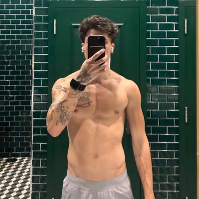 +18 | 100% vers, big 🍆, pinky deep 🕳️ and always playing with my lovely husband! 😈👊🏻 #ff #fistfuck #fisting DM for collabs 🔥