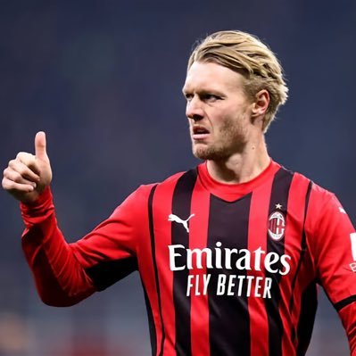 f__qh0's profile picture. ”من جَدّ وجد والوقت ما يخلف وعوده ،، ومن زرع الطيب حصد الطيب جزاه”