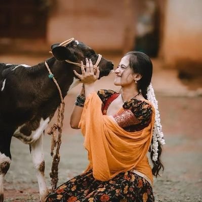 मैं तो भूल गई सब सुख चैना...
मोरे जबसे लड़े तुम संग नैना...
मेरी नस नस में है प्रीत तोरी...
मेरा सब आधार तुम्हई से है...🙏