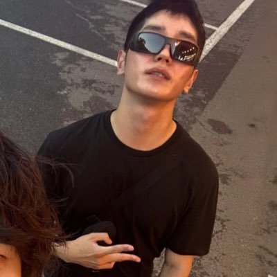 moodairplane's profile picture. CRY about it, look HOT and MOVE ON