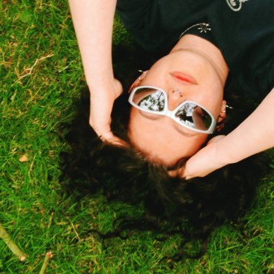 22 𐬺 she/they 𐬺 actor and musician trained at @leedsdrama 𐬺 queer 𐬺 singer songwriter