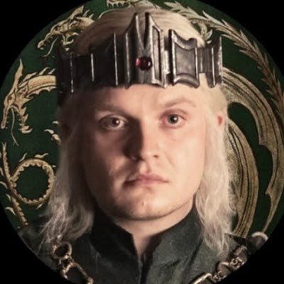 shipaegonii's profile picture. they call him king's landing's 7-eleven  ᥫ᭡