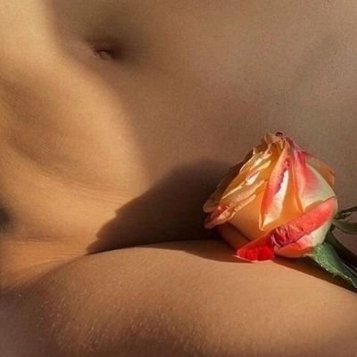 Intensa, apasionada, disfruto de la vida sin hacer daño a nadie.
Si casada, 1 hijo, soy de El Salvador
#FeticheBellosCorporales