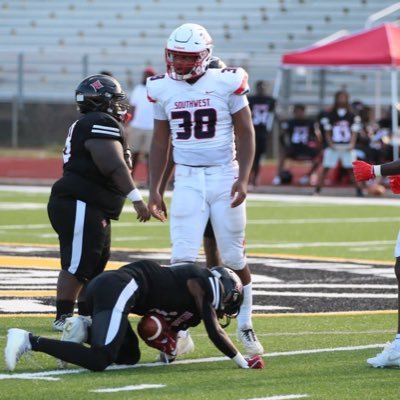 Quastephens15's profile picture. 3.4GPA | 6’4 230 | CO 28| EAGE RUSHER/DT SOUTHWEST HIGH SCHOOL contact 4783836624 https://t.co/AP33Wr7RBe Stephensjaquaveon@gmail.com