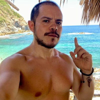 Sextuitero 🔞, colab x DM 😉, turbofan de Xtina 💪🏻, Lucero 🌟, Sailor Moon 🌙, DC 🦇, X-Men 🧬 y de ir al cine 🎬.