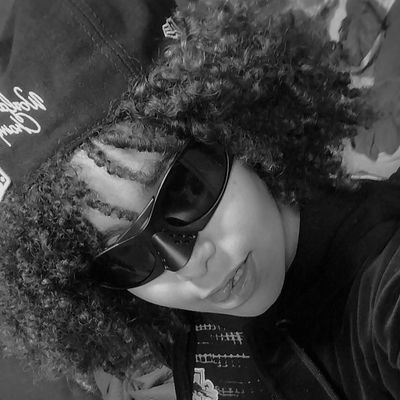 Cattx_28's profile picture. twittando pra 6 pessoa só, foda