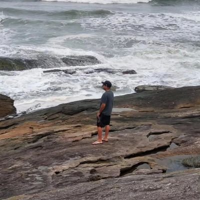 Uma pessoa muito além do que se vê aqui 🤭
◾️Guararema 🐓
◾️Bertioga 🌊
◾️Ariano ♈️🌌
◾️90s 👩🏼🦲
◾️Amor pela natureza ❤️
◾️🌅🌄🏕🏞🌊
◾️ 🏋🏼