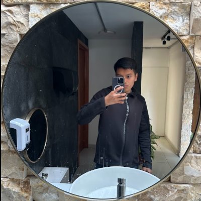 Carlooos31's profile picture. 