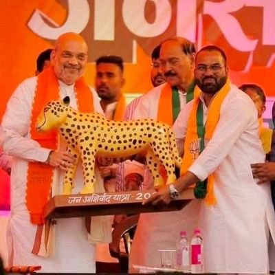 पूर्व जिला अध्यक्ष - भारतीय जनता पार्टी श्योपुर,मध्य प्रदेश।