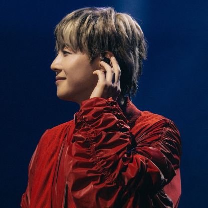 La que admira el talento de @khj_heneciatwt por que no sólo canta y es bonito... Es un ser humano incansable, valiente y luchador
Henecia al 100 👽