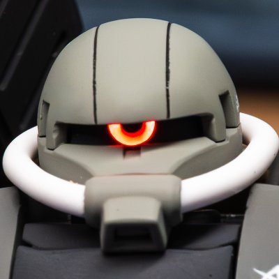犬派、うどん派、フローラ派。きのこたけのこ戦争においては、たけのこの圧勝を確信しております。そして、からあげにレモンをかけるか否か――そんなものは議論の余地すらない!私はかけるのです。映画は吹き替え派。そんな人間です。
