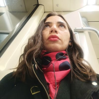 Melómana, siempre con audífonos, ciclista una vez al mes
https://t.co/owS97QzbcM