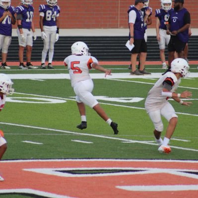 5’8 , 150lbs , la porte 📍 ( laporte hs ) ( football ) position : middle linebacker / bench 140/ squat 205 / c/o 2029/