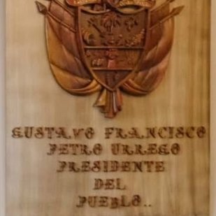 Fabricante de bebes, comedor de fritanga, consolador de legendarias, chupador de helados, pobre pero honrado. Los uribestias son una manada de Hijueputas.
😉🤭