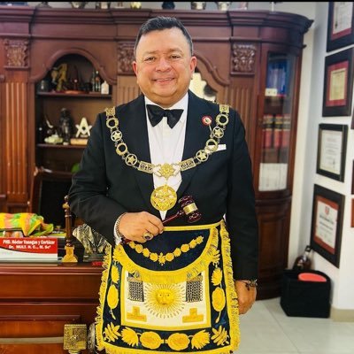 Husband,Father ,Family, Freedom. Keep smiling, because life is a beautiful thing and there’s so much to smile about. Proudly Member of the Light 🔺