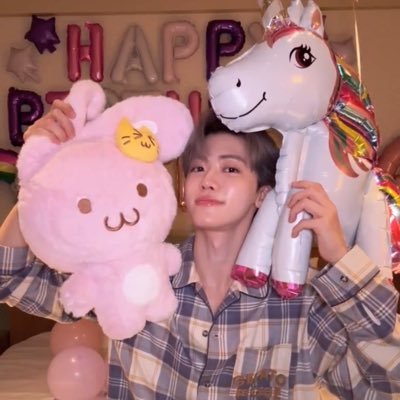 bxamapc's profile picture. 🪄 #vwhaletime 🐳 ✨️ #명절음식컨펌 🍜🍳