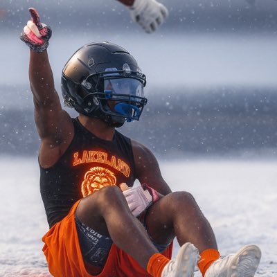 RichmondCamarie's profile picture. HS- Springfield Lanphier 🏈QB 🏀 guard C/O-2027 height-5’9 GPA-3.7 Marifrm63@gmail.com  #7734694786