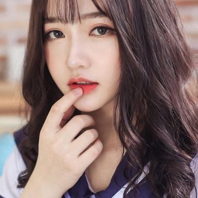 LucyBrown499762's profile picture. 