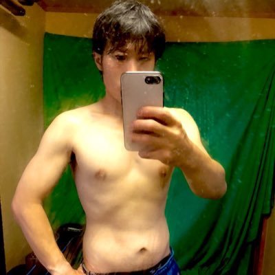 実体験に基づき、筋トレ・メンタルに良い情報を毎日発信しています |26歳でうつ病発症→筋トレに出会う→自分の身体と心と向き合う→思考もポジティブに‼️|趣味:筋トレ・ボディメイク|三児のパパ|『自分の人生は自分で変える』