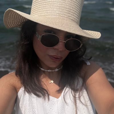 Raayehe__'s profile picture. اینجا خودم هستم با مقدار زیادی غر!
