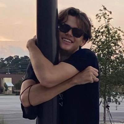 iqwdrx's profile picture. it's been a weekend . I can't stop replaying it in my mind.