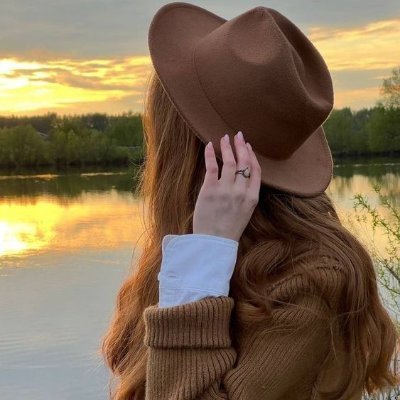 🌸 Just a girl with big dreams & louder laughter 💫 | Writing my own story, one tweet at a time 🖤 | ☕ fueled, ✈️ minded, 🌙 hearted