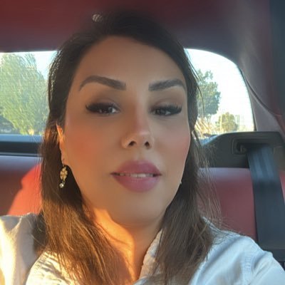 متخصص محصولات آرایشی-بهداشتی (کتاب، یوگا، موزیک، پادکست و سکوت انتخاب منه)